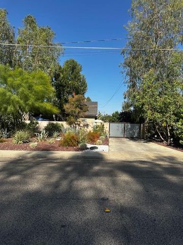 360, 364 N Cypress Street 2, Woodlake, CA 93286
