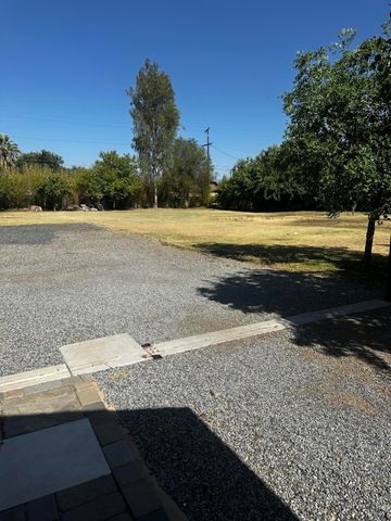 360, 364 N Cypress Street 2, Woodlake, CA 93286