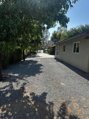 360, 364 N Cypress Street 2, Woodlake, CA 93286
