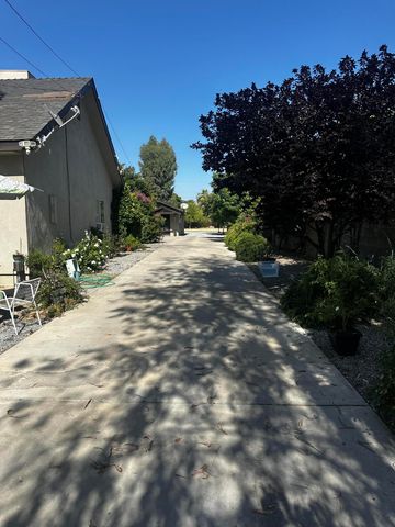 360, 364 N Cypress Street 2, Woodlake, CA 93286