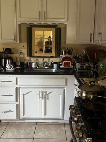 360, 364 N Cypress Street 2, Woodlake, CA 93286