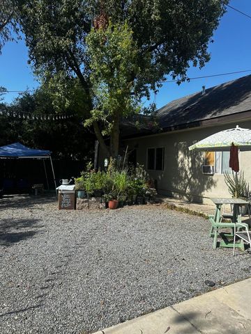 360, 364 N Cypress Street 2, Woodlake, CA 93286