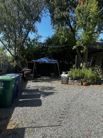 360, 364 N Cypress Street 2, Woodlake, CA 93286