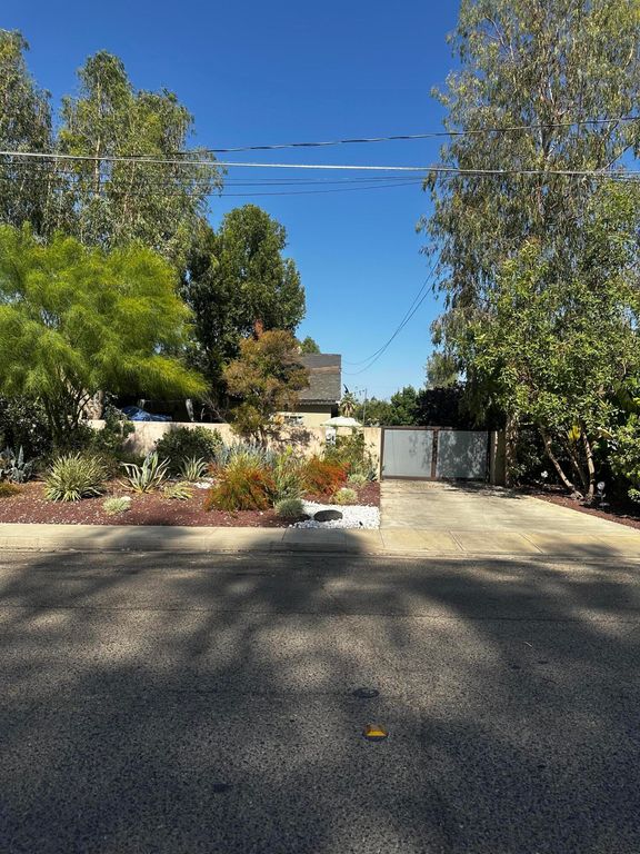 360, 364 N Cypress Street 2, Woodlake, CA 93286