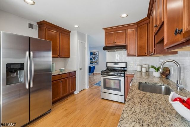 163 Dezenzo Ln, West Orange Twp., NJ 07052