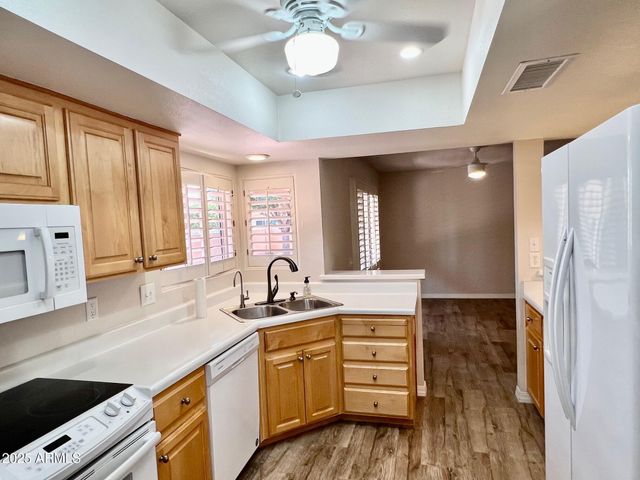 10401 E TWILIGHT Drive, Sun Lakes, AZ 85248