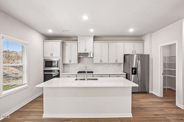 2409 Rosewood Bluff Drive, Zebulon, NC 27597