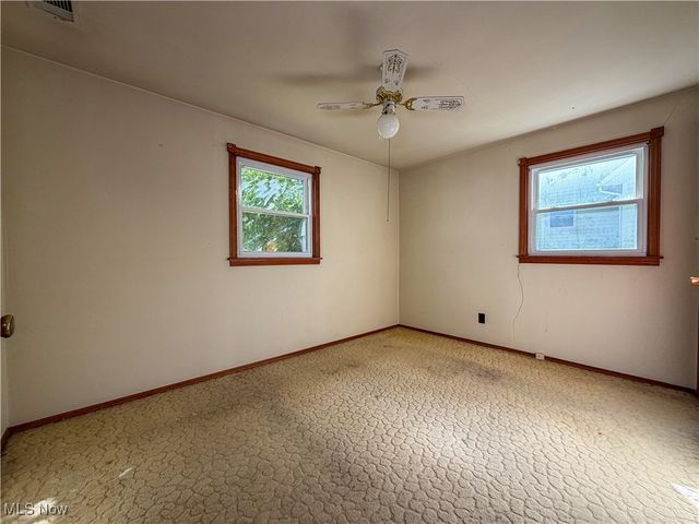 208 Roanoke Avenue, Austintown, OH 44515