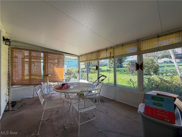 208 Roanoke Avenue, Austintown, OH 44515