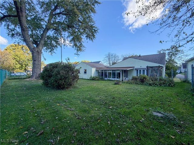 208 Roanoke Avenue, Austintown, OH 44515