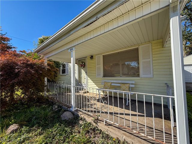 208 Roanoke Avenue, Austintown, OH 44515