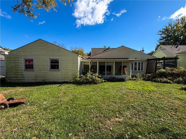 208 Roanoke Avenue, Austintown, OH 44515