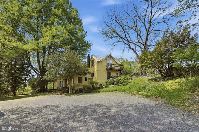 2674 FIVE POINTS RD, Marshall, VA 20115