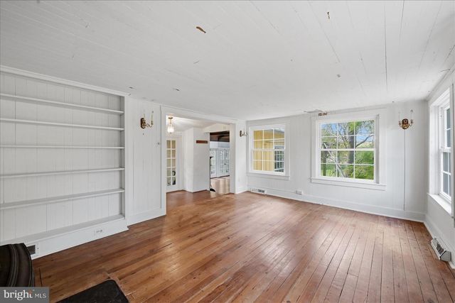 2674 FIVE POINTS RD, Marshall, VA 20115