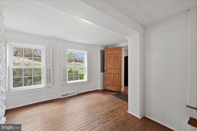 2674 FIVE POINTS RD, Marshall, VA 20115