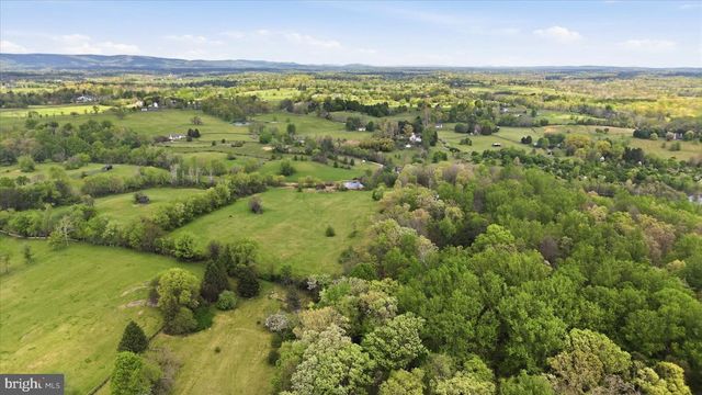 2674 FIVE POINTS RD, Marshall, VA 20115
