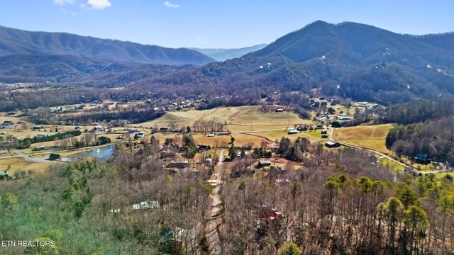 4112 Hillcrest Road, Sevierville, TN 37862