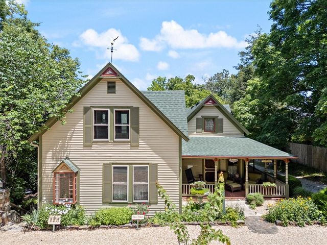 5 Summit Street, Eureka Springs, AR 72632