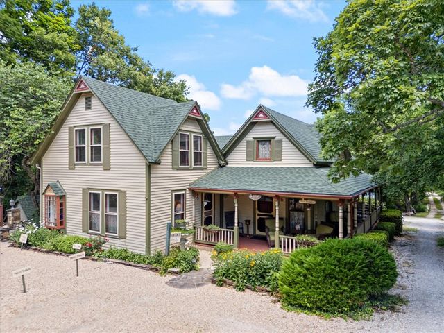 5 Summit Street, Eureka Springs, AR 72632