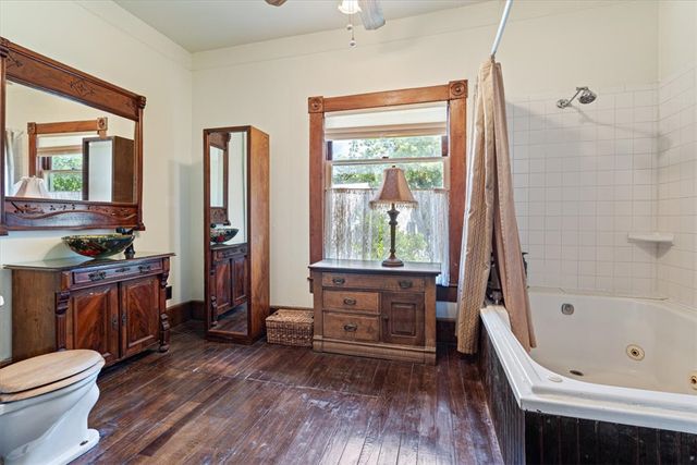 5 Summit Street, Eureka Springs, AR 72632