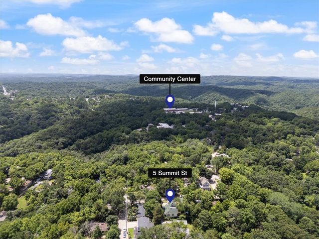 5 Summit Street, Eureka Springs, AR 72632