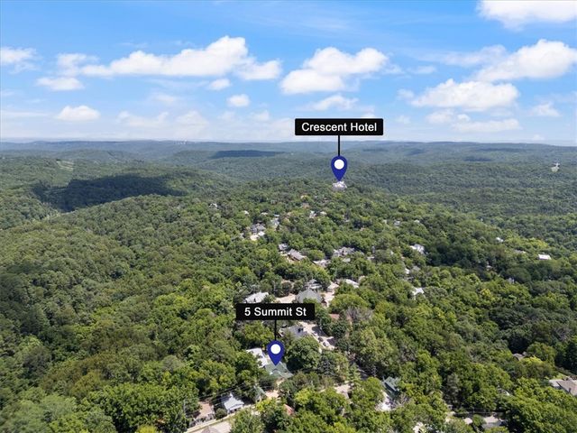 5 Summit Street, Eureka Springs, AR 72632