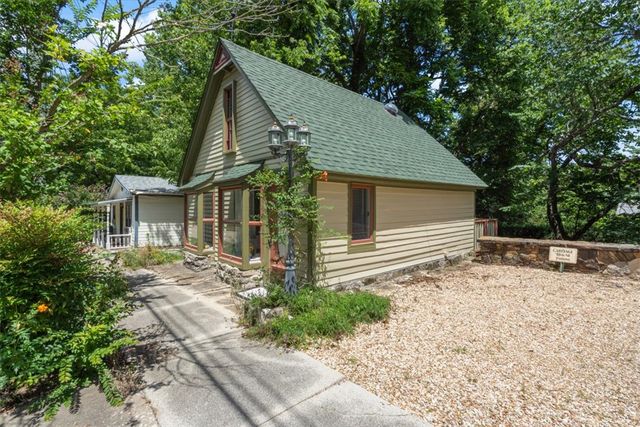 5 Summit Street, Eureka Springs, AR 72632