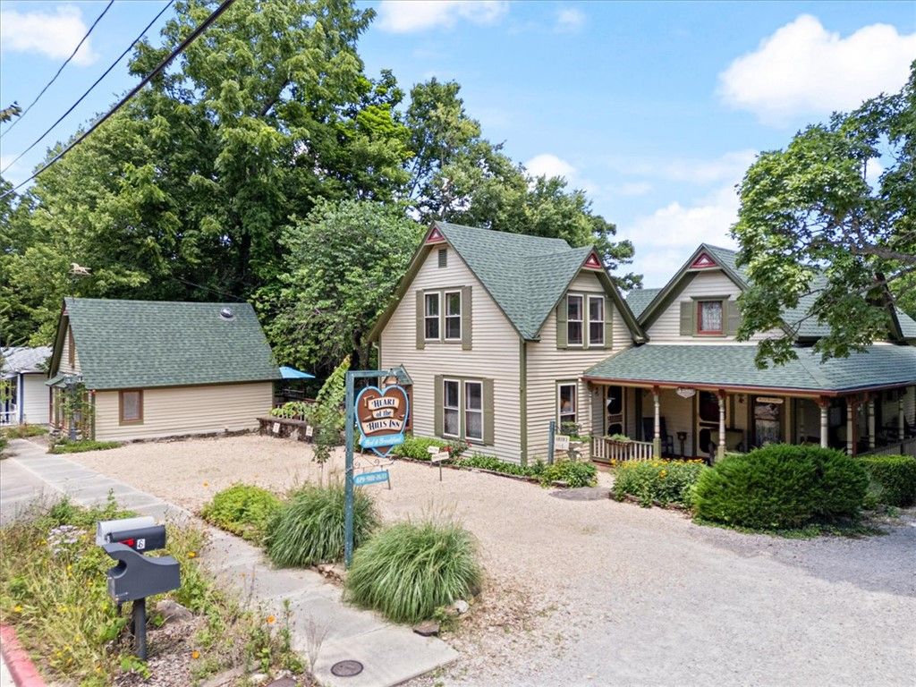 5 Summit Street, Eureka Springs, AR 72632