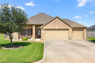 546 Green Meadows Drive, West Columbia, TX 77486