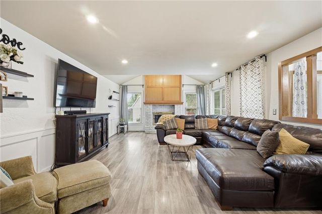 12823 W 82nd Street, Lenexa, KS 66215