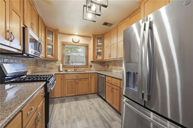 12823 W 82nd Street, Lenexa, KS 66215
