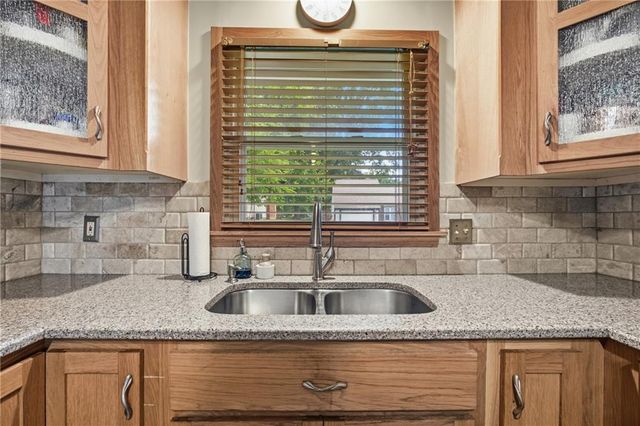 12823 W 82nd Street, Lenexa, KS 66215