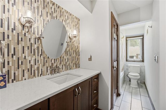 12823 W 82nd Street, Lenexa, KS 66215