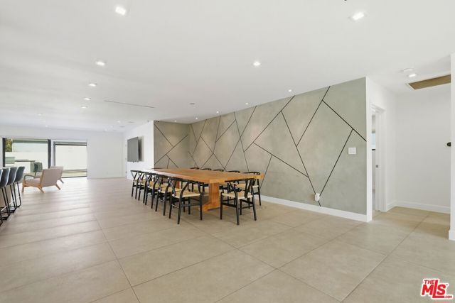5735 Saloma Avenue, Los Angeles, CA 91411