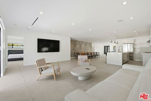 5735 Saloma Avenue, Los Angeles, CA 91411