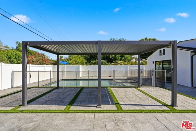 5735 Saloma Avenue, Los Angeles, CA 91411