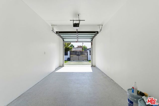 5735 Saloma Avenue, Los Angeles, CA 91411