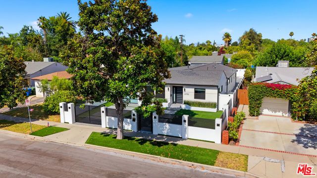 5735 Saloma Avenue, Los Angeles, CA 91411