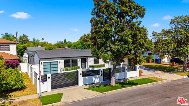 5735 Saloma Avenue, Los Angeles, CA 91411