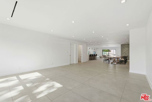 5735 Saloma Avenue, Los Angeles, CA 91411