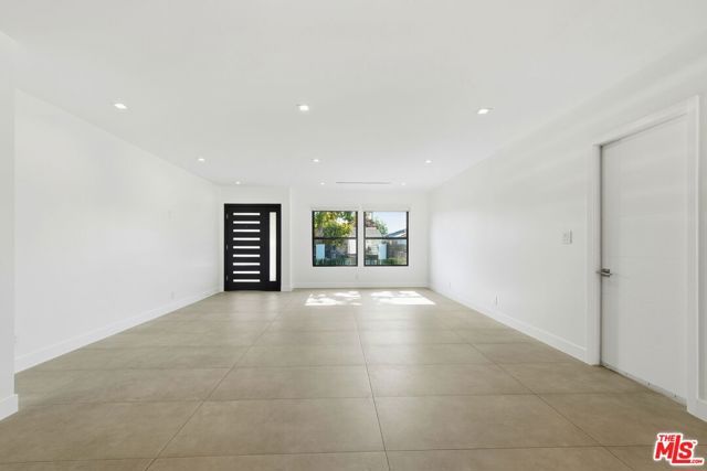 5735 Saloma Avenue, Los Angeles, CA 91411