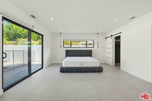 5735 Saloma Avenue, Los Angeles, CA 91411