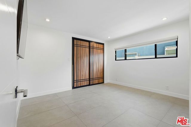 5735 Saloma Avenue, Los Angeles, CA 91411