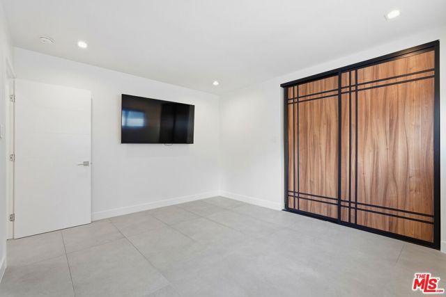 5735 Saloma Avenue, Los Angeles, CA 91411