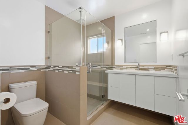 5735 Saloma Avenue, Los Angeles, CA 91411