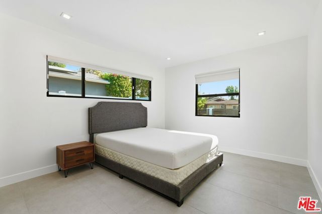 5735 Saloma Avenue, Los Angeles, CA 91411