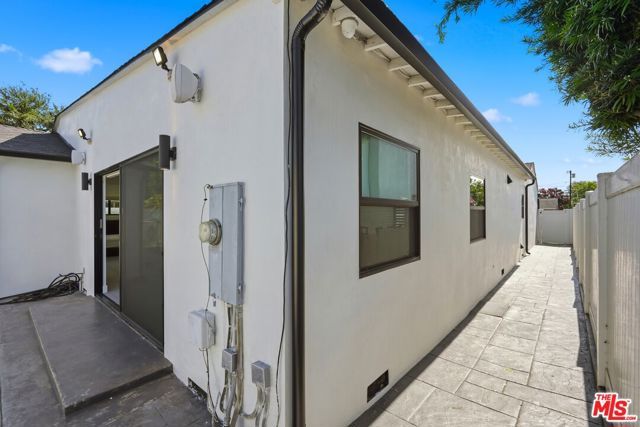 5735 Saloma Avenue, Los Angeles, CA 91411