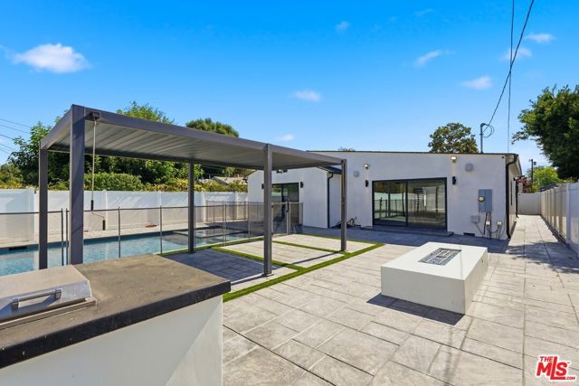 5735 Saloma Avenue, Los Angeles, CA 91411