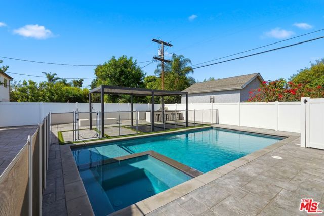 5735 Saloma Avenue, Los Angeles, CA 91411