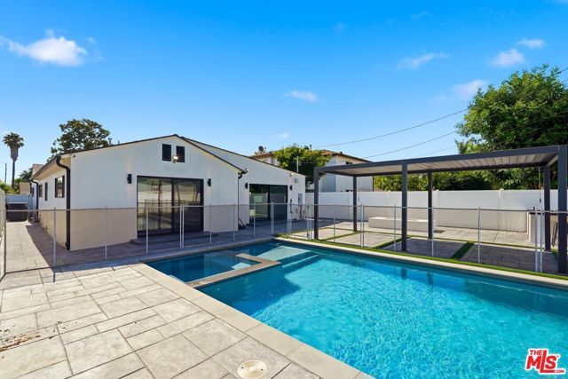 5735 Saloma Avenue, Los Angeles, CA 91411
